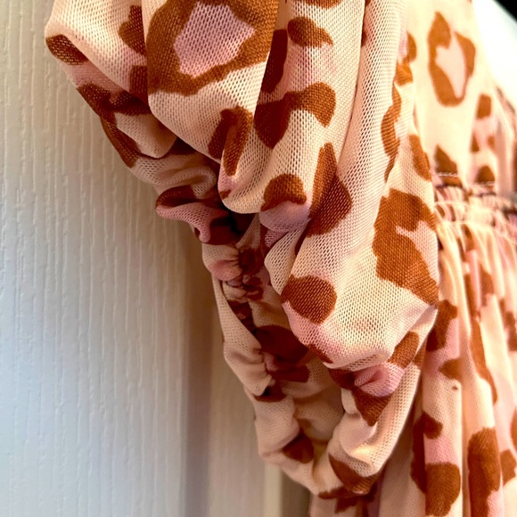 Free People Meg's Blush and Brown Leopard print blouse  SIZE SMALL.  Like NEW - Picture 4 of 9